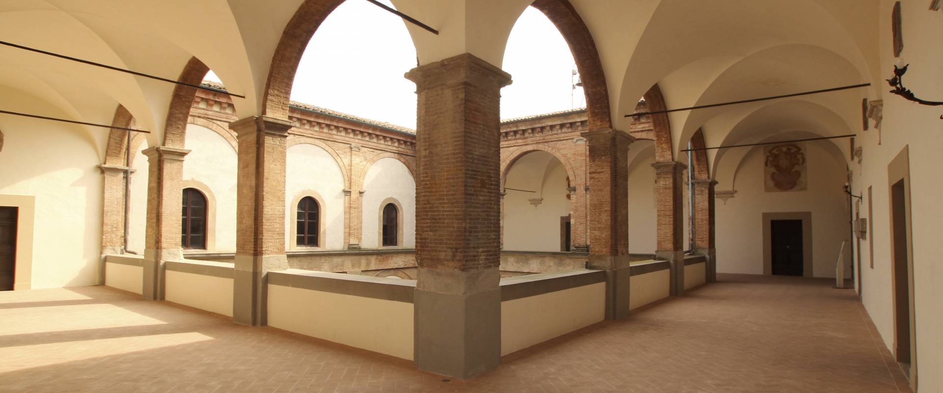 Portico superiore interno Palazzo Pretorio foto di Battistini